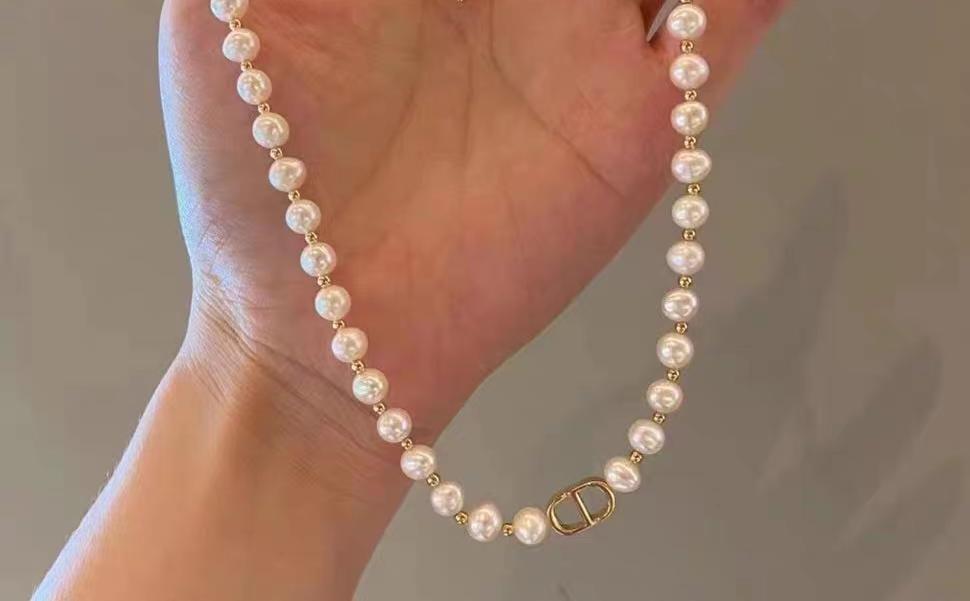 Funky Gold Plated Artificial Stones Pendant